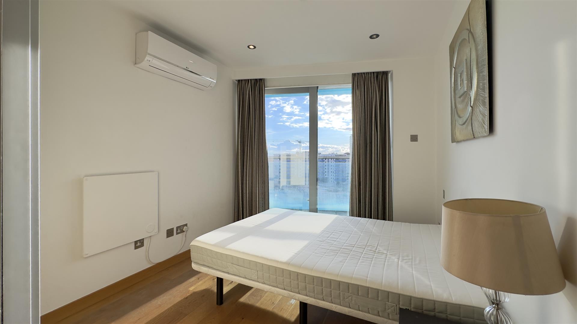 Image of Apartment - 2 Bedrooms - 1 Bathrooms for Rental in Majestic Ocean Plaza-Gibraltar, Image 4